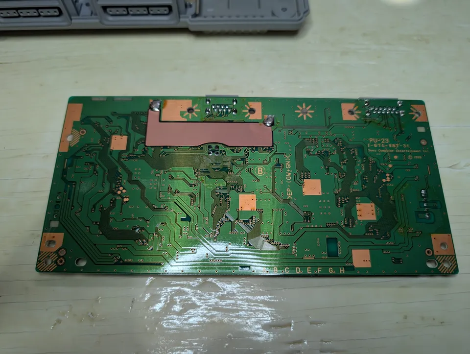 The back of the board. The dull patches are the only dirt worth mentioning.